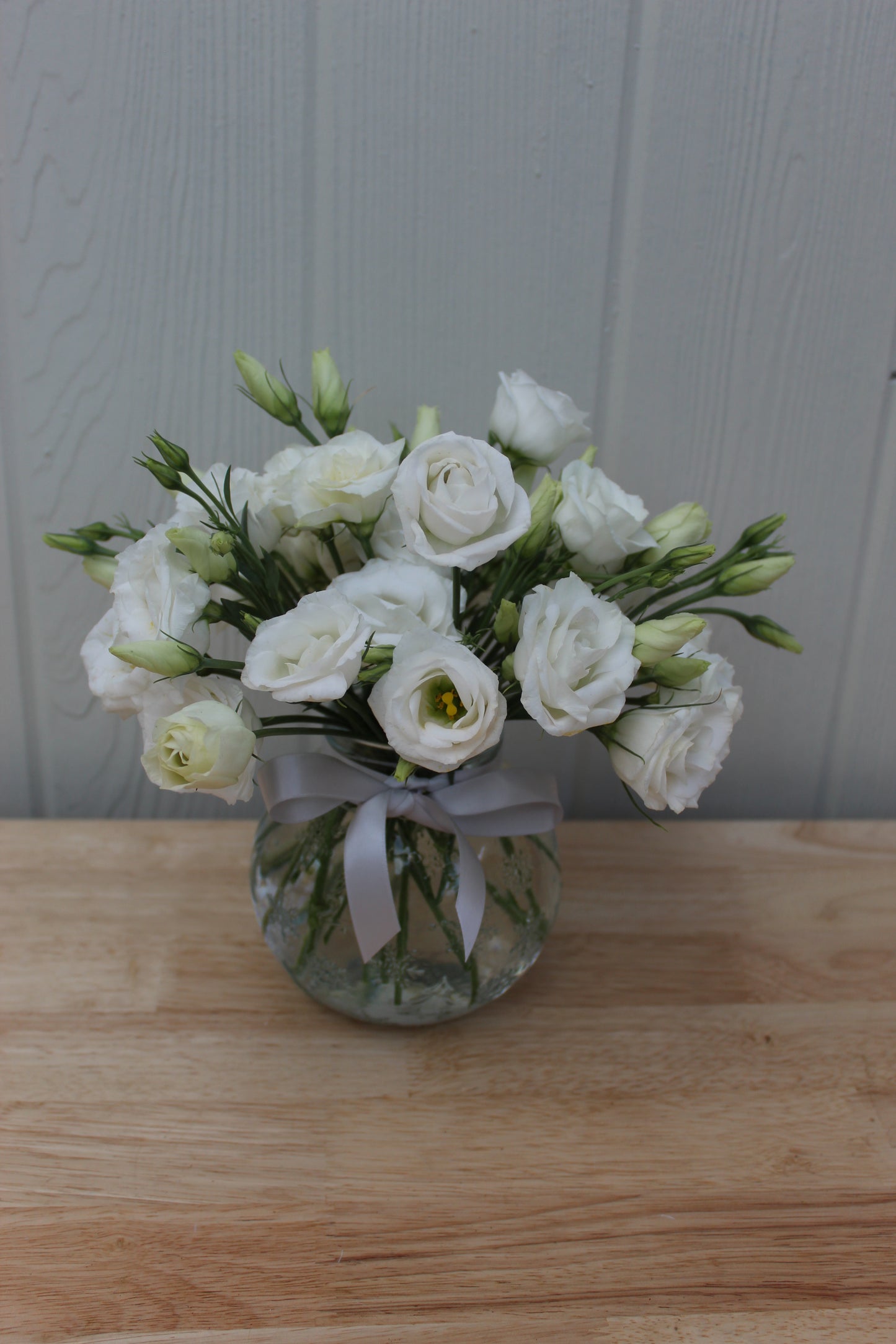 white lisianthus
