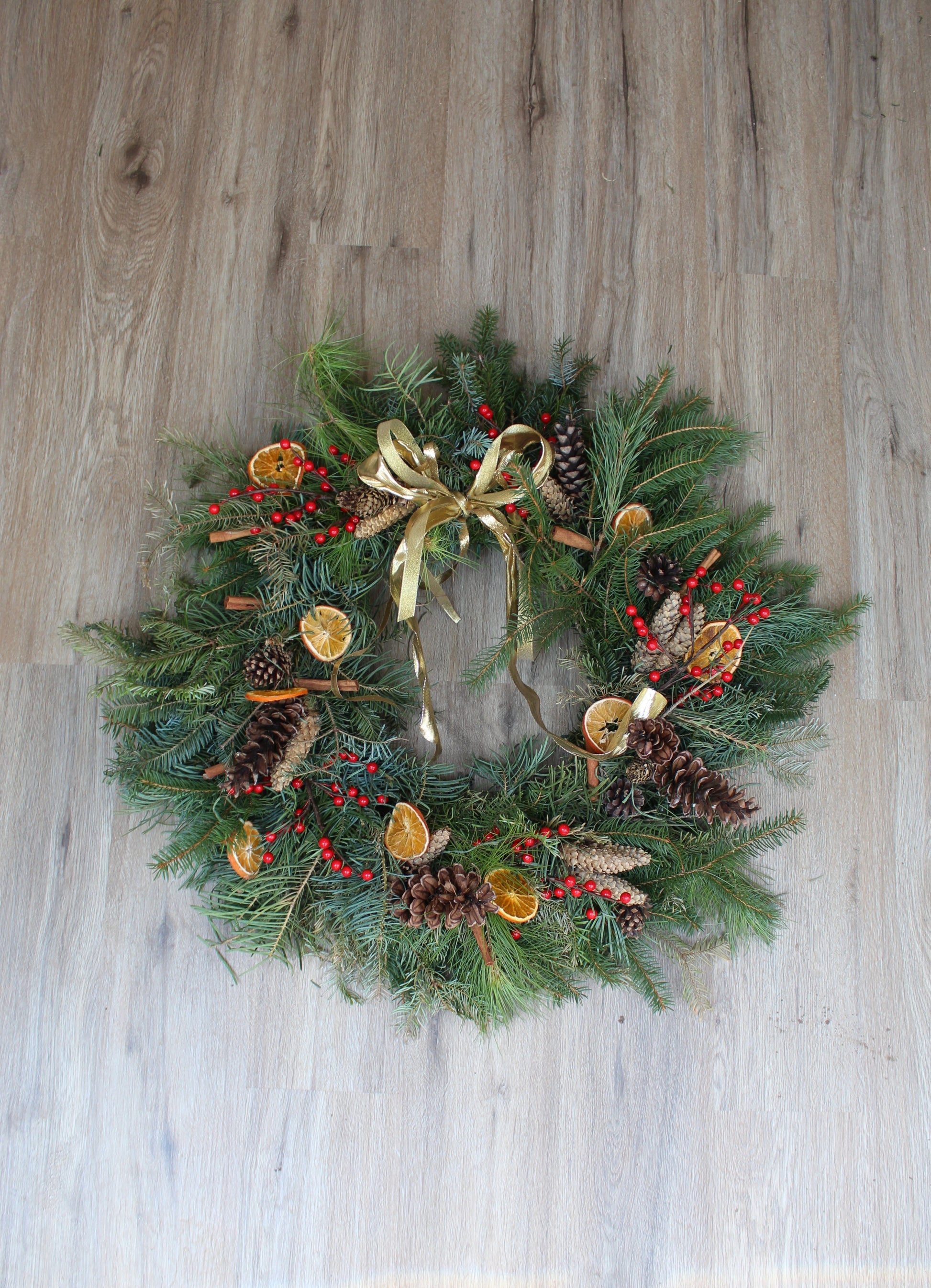 christmas wreath, rustic wreath, orange slices, pinecones, red berries, cinnamon